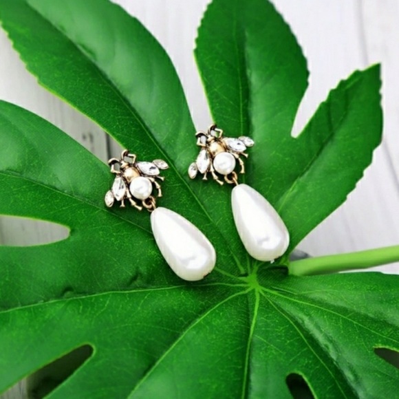 Anthropologie Vintage Insect pearl drop earrings - Picture 3 of 8